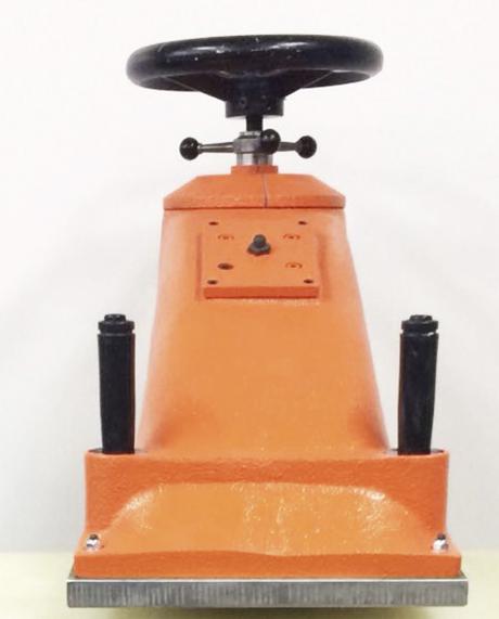 Troqueladora de Bandera para corte Atom G 333