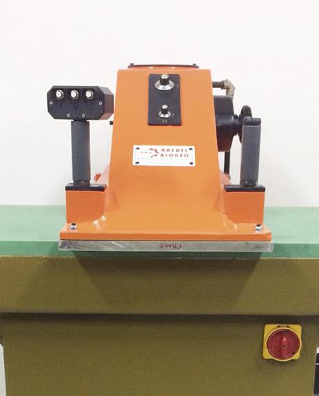 Troqueladora de Bandera para Corte