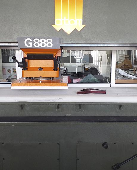 Troqueladora de Puente Atom G 888