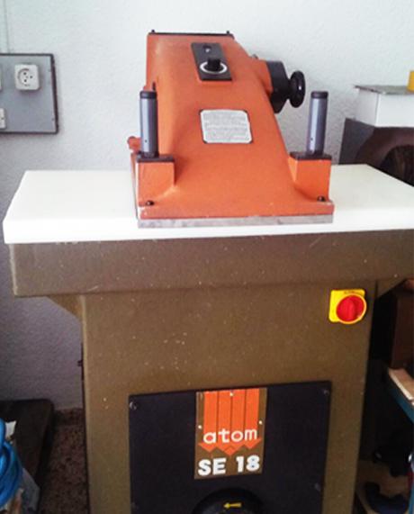 Troqueladora hidraulica de brazo giratorio Atom SE 18 